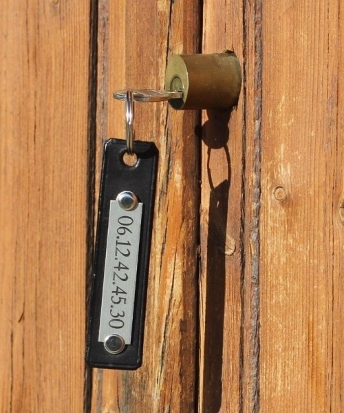 Porte-clés en cuir personnalisé avec plaque argentée